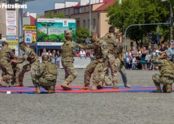Przysięga wojskowa i… zaręczyny podczas uroczystości w Płocku