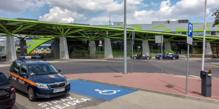 Straż miejska wkroczyła na płocki dworzec. Czy to dobrze?