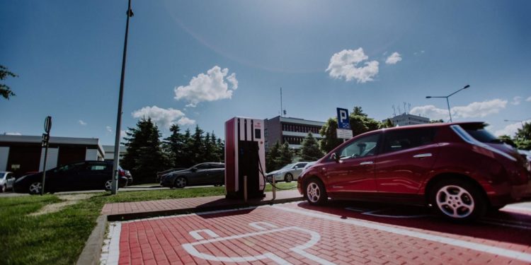 Nowa stacja ładowania samochodów elektrycznych w Płocku