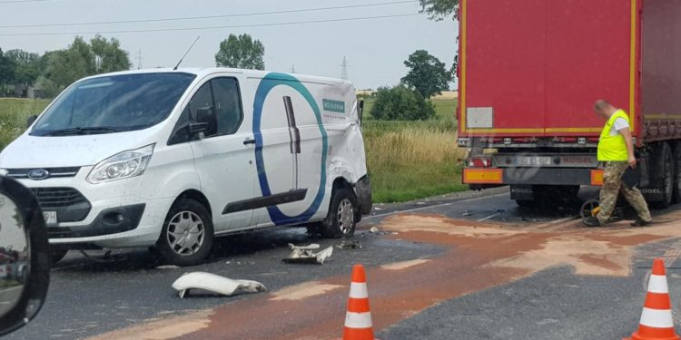 Zderzenie pięciu aut, w tym ciężarówki. Poważnie ranna jedna osoba
