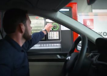 Bankomat na stacji paliw – nie musisz wysiadać z auta!