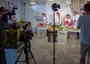 Gotuj z Seniorem: Nauczycielka Lecha Wałęsy, wokalistka i… mistrz przestworzy