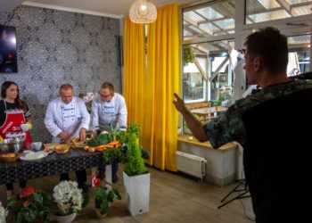 Gotuj z Seniorem: O czarownicach, pierogach i piłce ręcznej