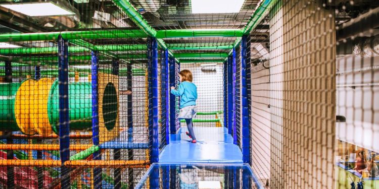 Gdzie spędzić czas z dziećmi? Powstaje najnowocześniejsza sala zabaw w Płocku