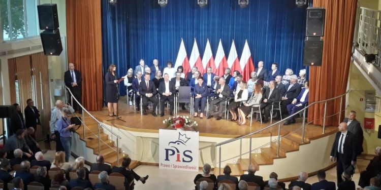 Konwencja wyborcza PiS w Płocku. Beata Szydło: Priorytetem są sprawy zwykłych Polaków [FILM]
