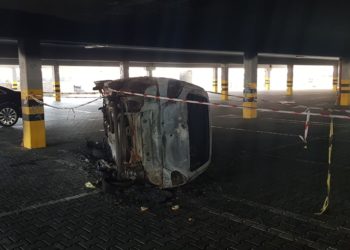 Spłonął samochód na parkingu Orlen Areny. MOSiR: Mamy z tym miejscem problem