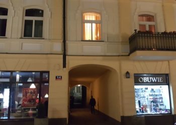 Budynek przy Tumskiej grozi zawaleniem. Mieszkańcy muszą natychmiast opuścić kamienicę [AKTUALIZACJA]