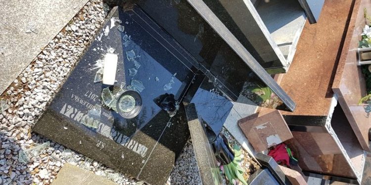 Zniszczyli groby na płockim cmentarzu