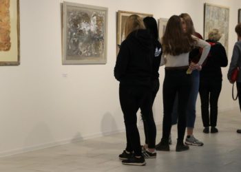 Świat malowany promieniami słońca i rosą ziemi, nasiąkniętej o poranku…