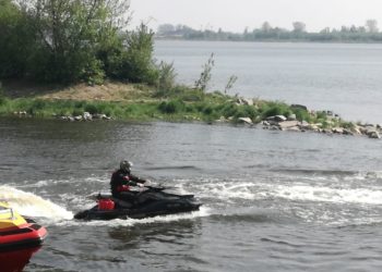 Charytatywny rajd skuterami wodnymi wokół Polski dotarł do Płocka