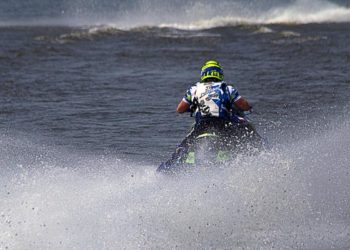 Ryk silników na Wiśle i kaskady wody! Za nami pierwsza runda Mistrzostw Polski Skuterów Wodnych