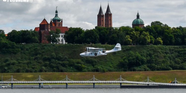Amerykańska łódź latająca pożegnała Płock