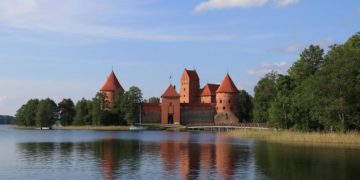 Wakacyjne podróże: Litwa, czyli sąsiedzi za drewnianym płotem?