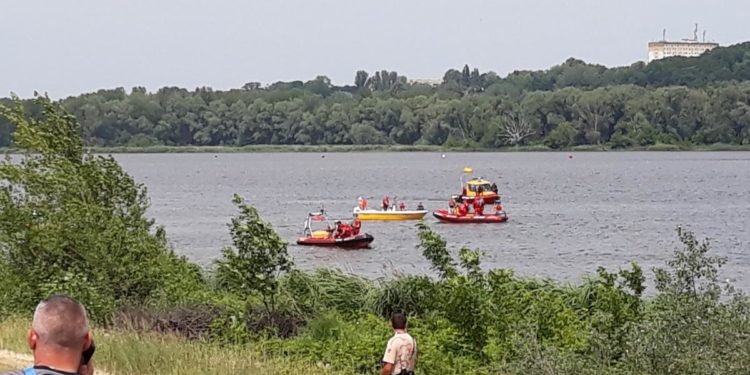 Znaleziono samolot, który wpadł do Wisły [NA ŻYWO]