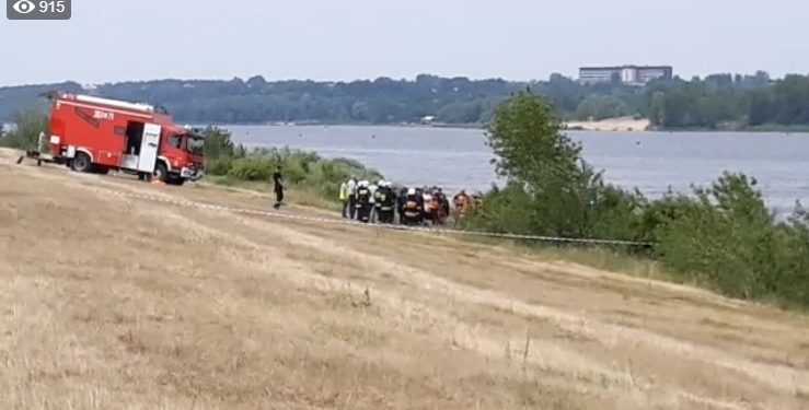 Tragedia podczas Pikniku Lotniczego. Nie żyje pilot samolotu, który wpadł do Wisły [NA ŻYWO]