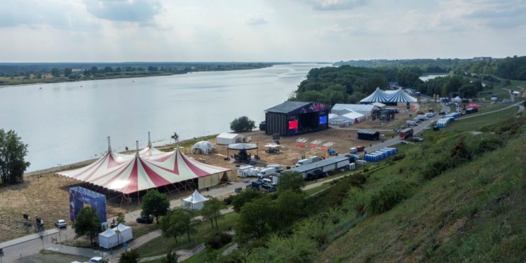 W piątek rozpocznie się Audioriver. Jak wygląda miasteczko festiwalowe?