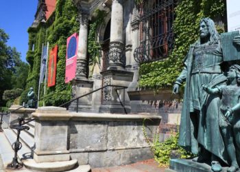 Okiem Robaka: Kultura na wakacyjnym szlaku