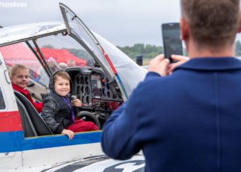 Płocczan nie odstraszyła pogoda. Tłumnie zjawili się na lotnisku