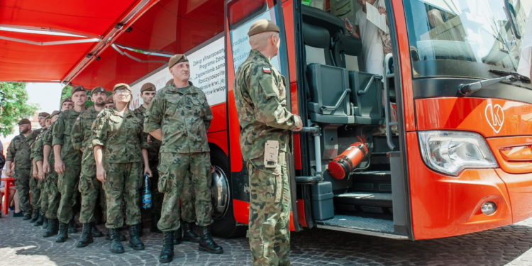Płoccy żołnierze przelewają krew dla potrzebujących
