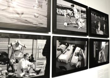 Okruchy życia w czarno-białym kadrze. Nowa wystawa w Płockiej Galerii Sztuki