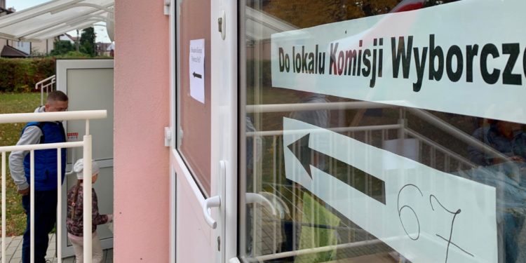 Wysoka frekwencja do niedzielnego popołudnia. Ile w okręgu płockim?