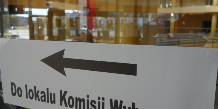 Wysoka frekwencja do niedzielnego popołudnia. Ile w okręgu płockim?