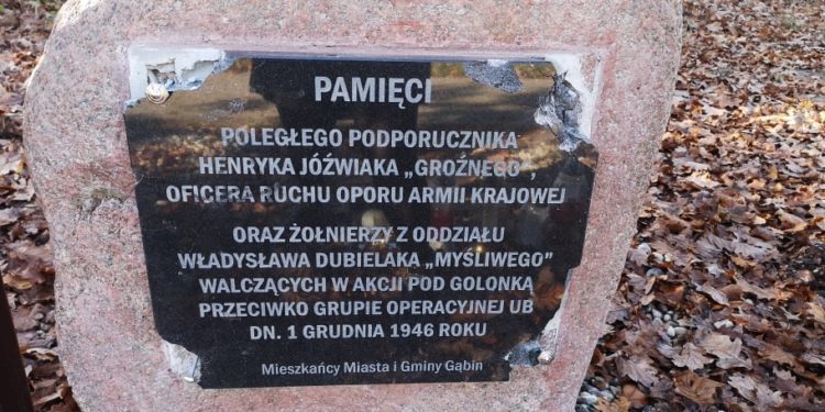 W Gąbinie zniszczono tablicę upamiętniającą zamordowanego żołnierza AK