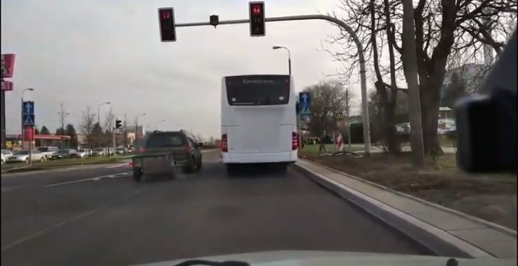 Kierowcy po Płocku: Na co nam czerwone światła! [FILM]