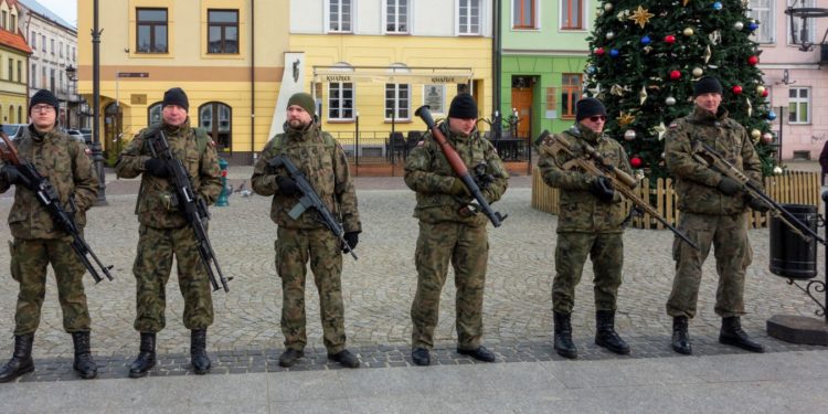 Żołnierze opanowali Stary Rynek w Płocku