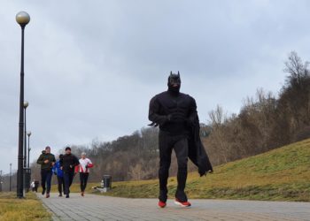 Bieg sylwestrowy z Batmanem, Pingwinem, Świętym Mikołajem… [FILM, ZDJĘCIA]