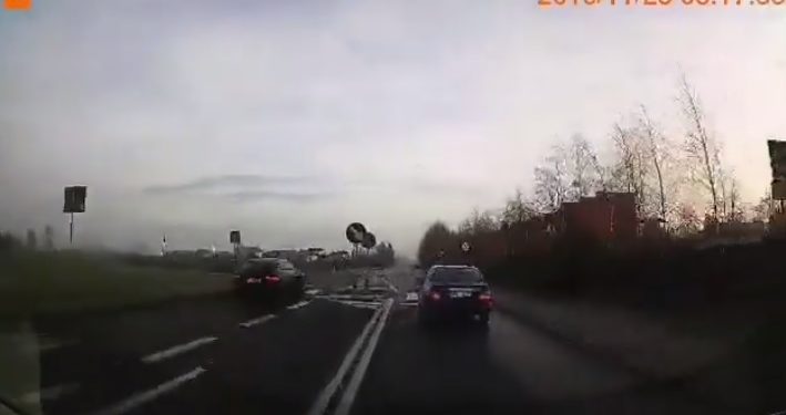 Kierowcy po Płocku: Wyprzedzanie na ciągłej i parkowanie na miejscach dla niepełnosprawnych [FILM]