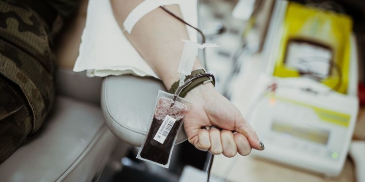 Potrzebna jest krew. Oddają ją też żołnierze