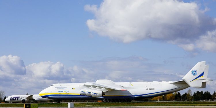 Środki ochrony z Antonowa 225 w płockim szpitalu