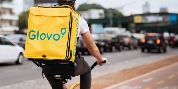 Glovo wkracza do Płocka. Potrzebuje kurierów [PRACA]