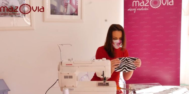 Jak uszyć maseczkę? Galeria zachęca do pomocy wolontariuszom [FILM]