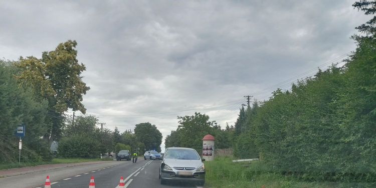 Chłopiec wtargnął pod koła samochodu. Jest w szpitalu