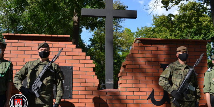 Mazowieccy żołnierze uczcili pamieć o powstańcach