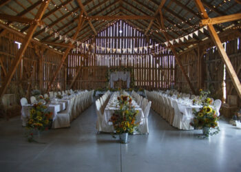 Wesele w stodole, basen czy spływ kajakiem? Osada Młynarza zaprasza!