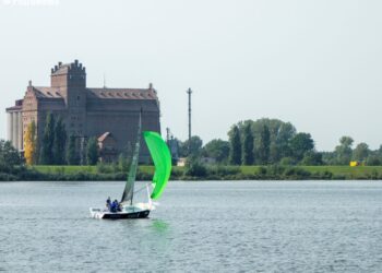 Dostojne żagle i emocje na Wiśle. Jubileuszowe regaty za nami [FILM, ZDJĘCIA]