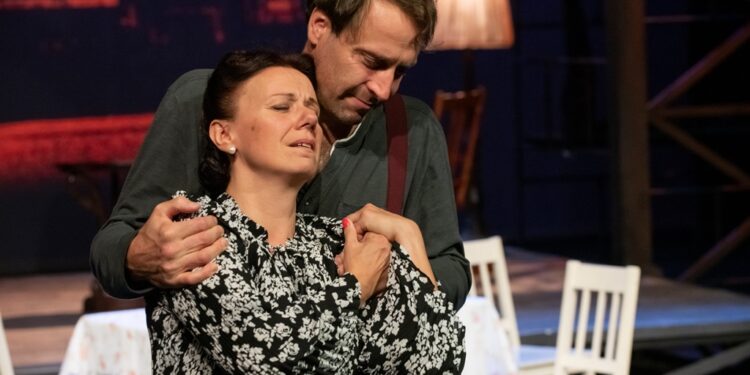 „Widok z mostu” – Obcy wśród swoich [RECENZJA]