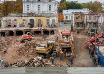 Prace przy zabytkowym budynku. Czytelnik: Zostaje tylko szkielet? [ZDJĘCIA]