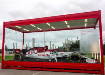 Ostatnie chwile, żeby obejrzeć bolid Formuły 1 z bliska w Płocku [ZDJĘCIA]