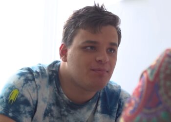 „System zapomniał o dorosłych autystach” – wzruszający film o płockim stowarzyszeniu [FILM]