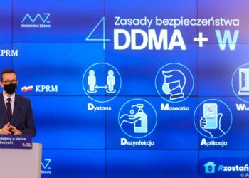 Jest decyzja o nowych obostrzeniach. Nauczanie stacjonarne tylko w klasach 1-3, gastronomia tylko na dowóz