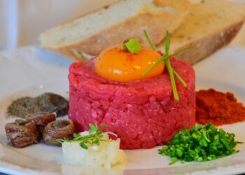 Pestycyd w brokułach, bakteria coli w tatarze, salmonella w indyku, szkło, pleśń i martwe szkodniki w buraczkach…