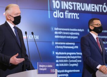 Otwarte galerie, uczniowie nadal na nauczaniu zdalnym, ferie dla wszystkich w jednym czasie