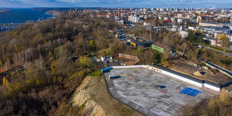 Przy płockim zoo powstał parking, tworzony jest też mural [ZDJĘCIA]