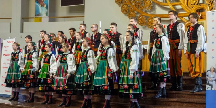 Koncert kolęd w wykonaniu zespołu Dzieci Płocka [FILM, ZDJĘCIA]