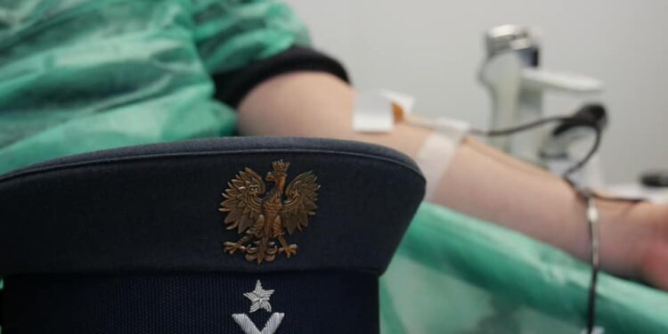 Płoccy funkcjonariusze Służby Więziennej oddają osocze
