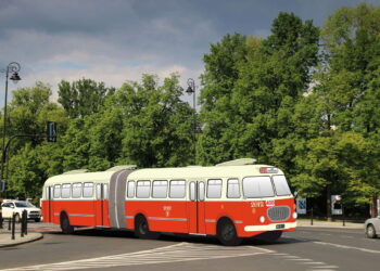 Odnaleziono wrak jednego z pierwszych płockich przegubowców. Ma odzyskać dawną świetność